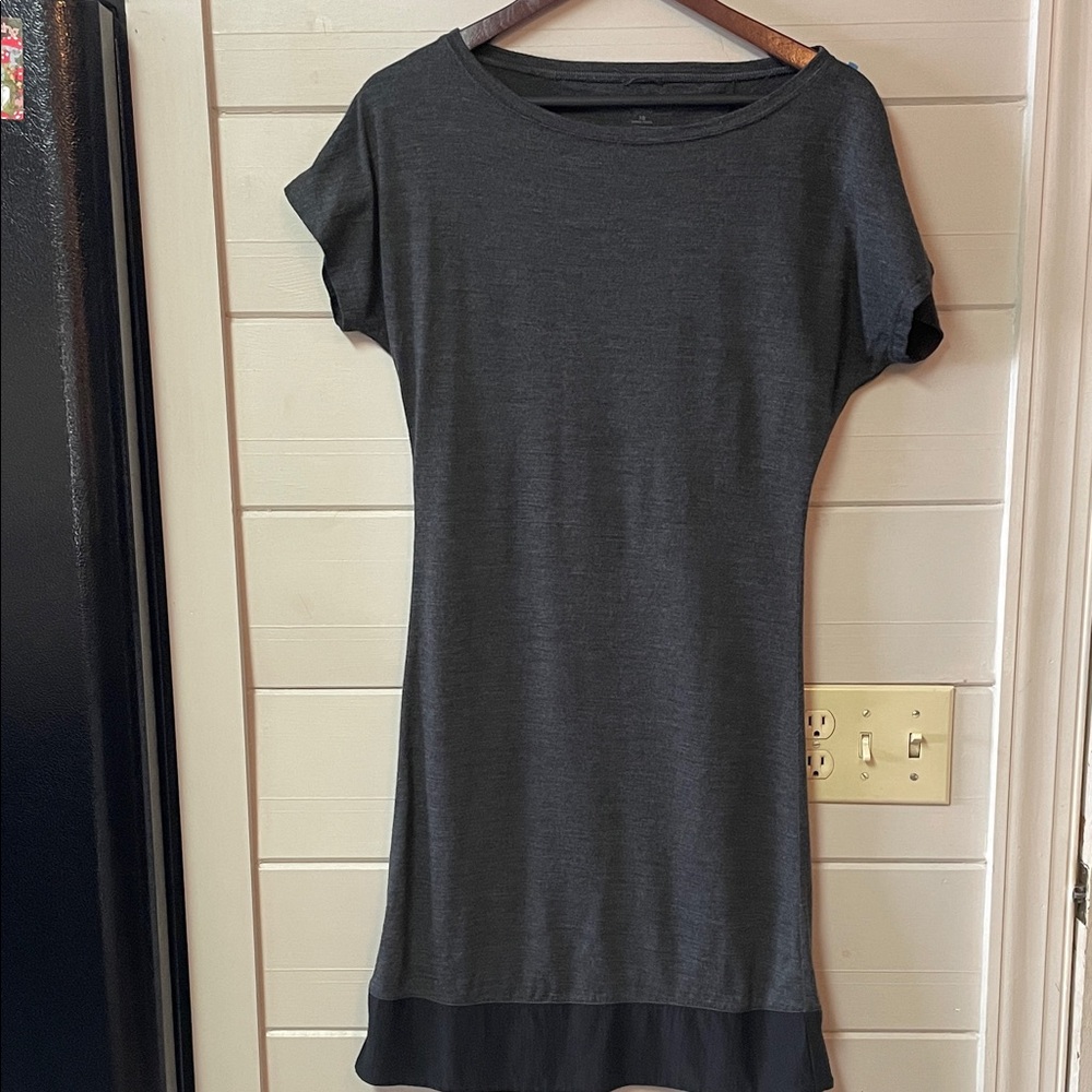 Icebreaker Merino Wool Tee Shirt Short Sleeve Shift Dress Gray Black Size XS.